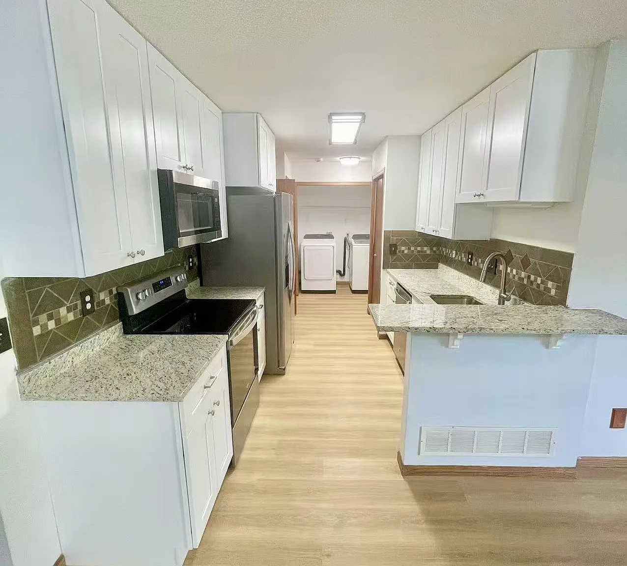 3 bed, 2.5 bath, 1688 sqft, $2,350 — Photo 4
