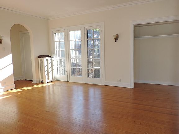 3rd image of 2604 Eastwood Ave APT 1G