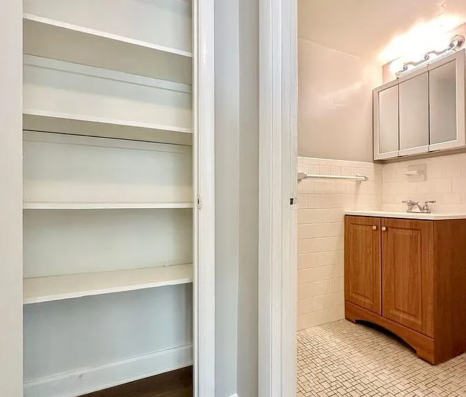 4520 King St #905 — Photo 11