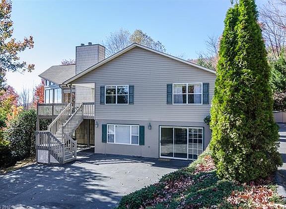 2nd image of 33 Spring Blossom Ln