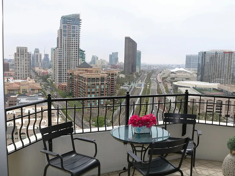 700 W Harbor Dr W #1802 — Photo 3
