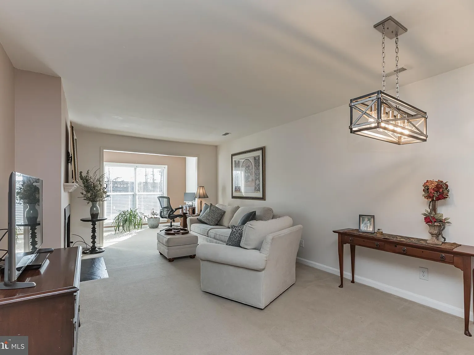 1 bed, 1.0 bath, 870 sqft, $1,995 — Photo 2