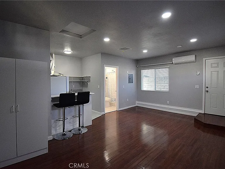 15414 Kinzie St — Photo 8