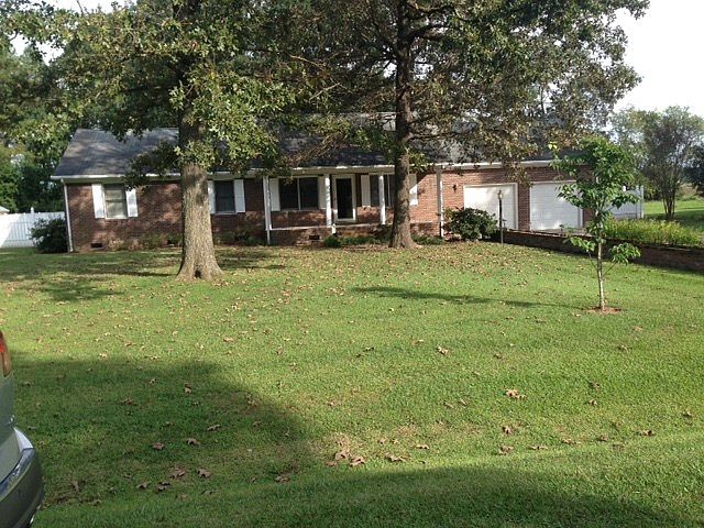 1st image of 206 Earl Dr