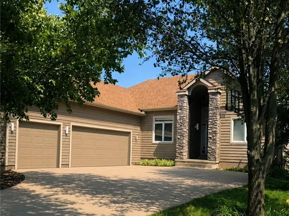 1104 Wagon Wheel Rd, Lawrence, KS 66049