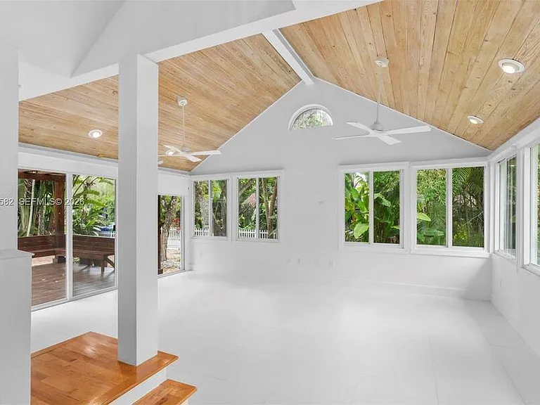 3945 Loquat Ave — Photo 14