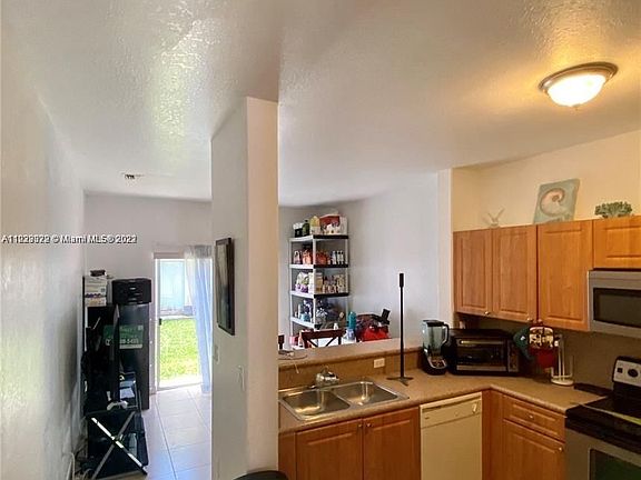 3rd image of 1660 SE 29th St Unit 108