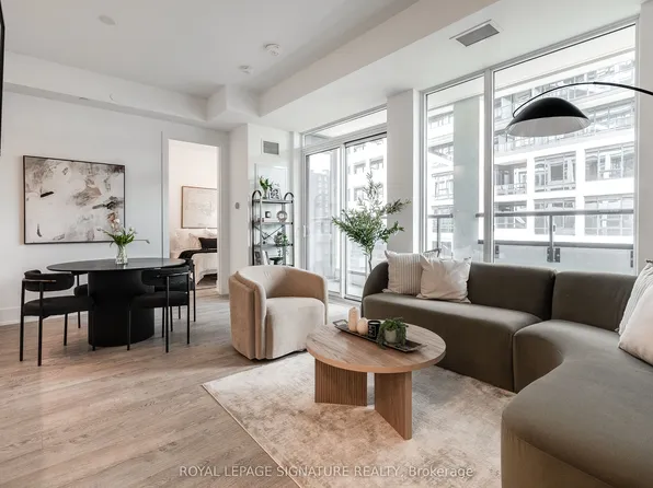 115 Denison Ave #501, Toronto, ON M5T 0E6