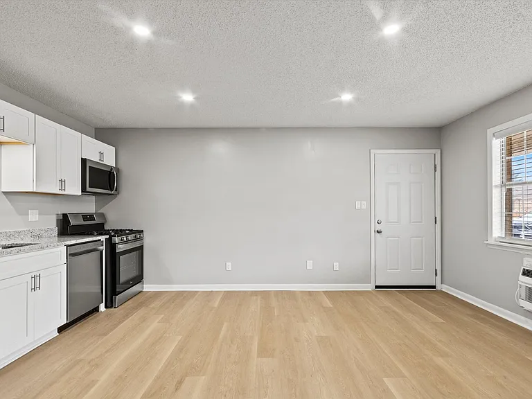 Swan Creek Apartments — Photo 23