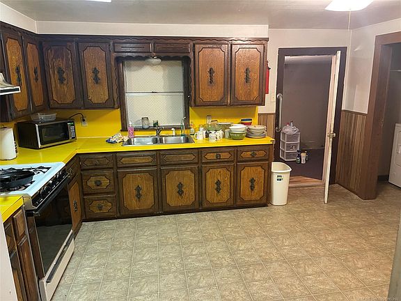 3rd image of 600 E Court Ave