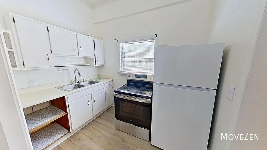 209 E Peace St Unit B Raleigh, NC 27604 Oakwood Adjacent 1-bedroom with Living Room and Kitchen — Photo 3