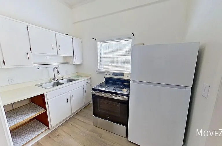 209 E Peace St #B — Photo 3