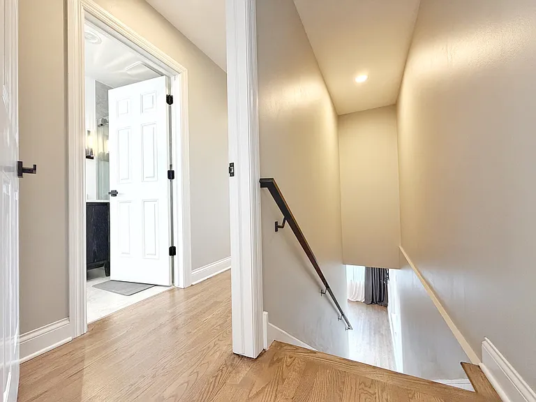 2427 W Grenshaw St #2 — Photo 17