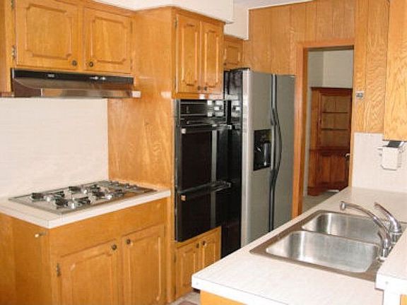 4th image of 115 Meadowbrook St