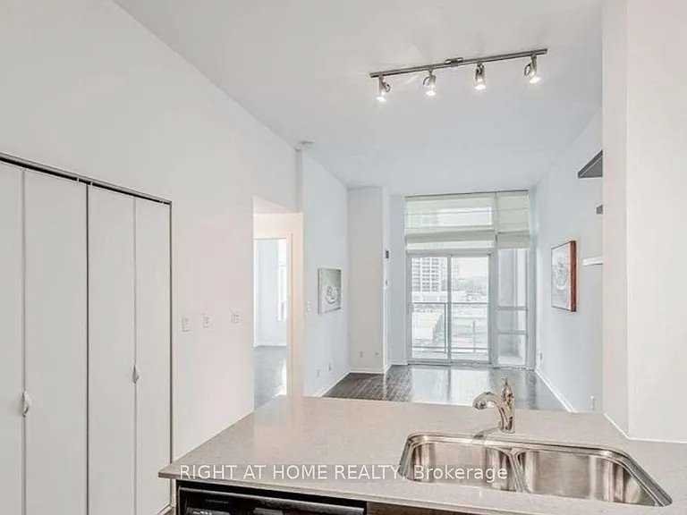 3391 Bloor St W #515 — Photo 11