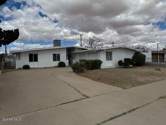 1st image of 3037 Yarwood Dr