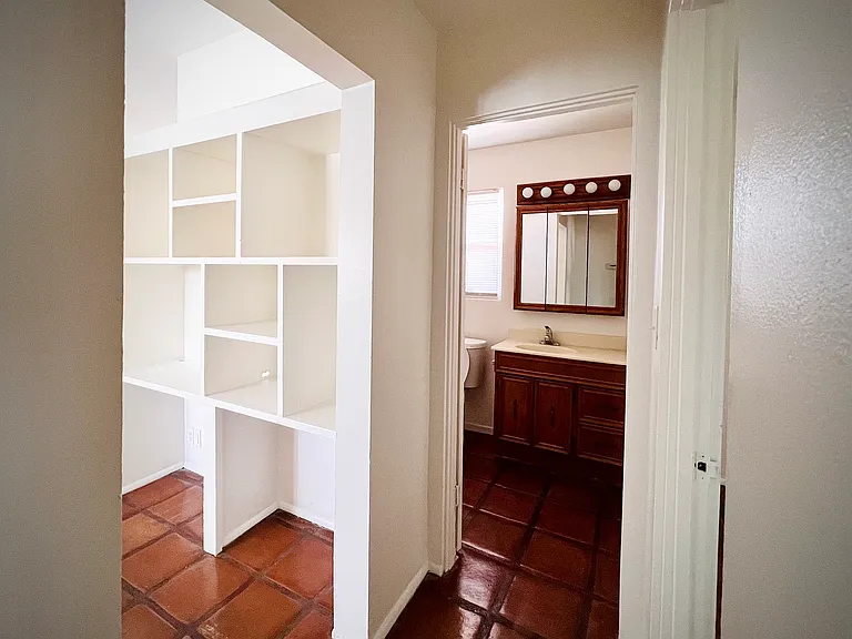 561 S Highland Dr #4 — Photo 10