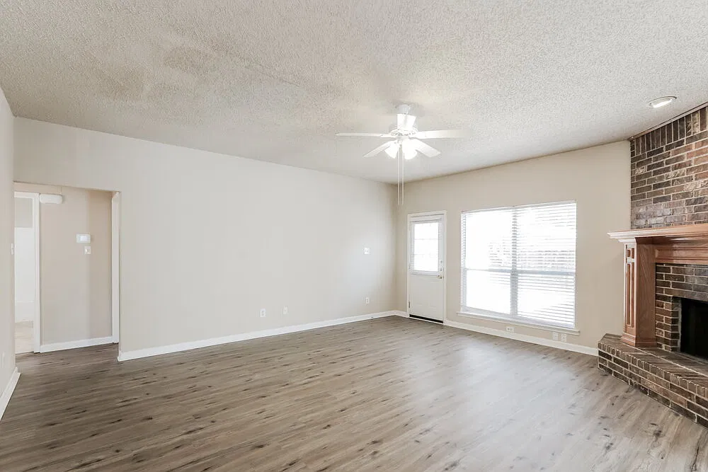 3 bed, 2.0 bath, 1764 sqft, $2,165 — Photo 4
