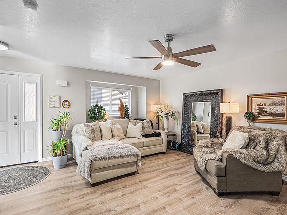 4th image of 842 N Sapphire St