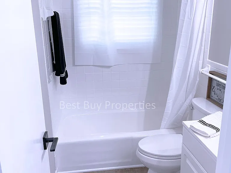 5812 Halsey St — Photo 5