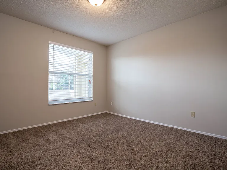 338 Lakebreeze Cir — Photo 11