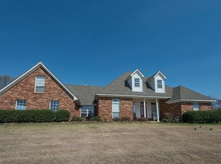 301 S Moore Xing, Byhalia, MS 38611