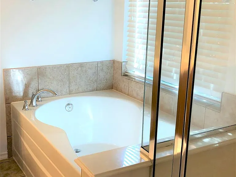 4611 Pin Oak Creek Ln — Photo 16