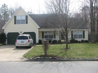 851 Whisper Hollow Dr, Chesapeake, VA 23322