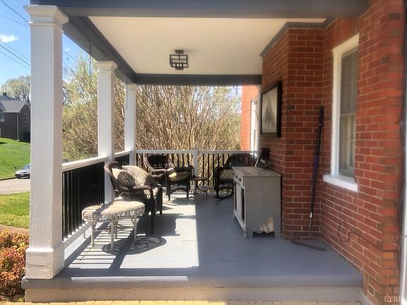 3rd image of 4607 Hilltop Dr