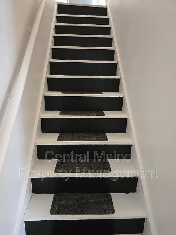 2 bed, 1.0 bath, $1,400 — Photo 4