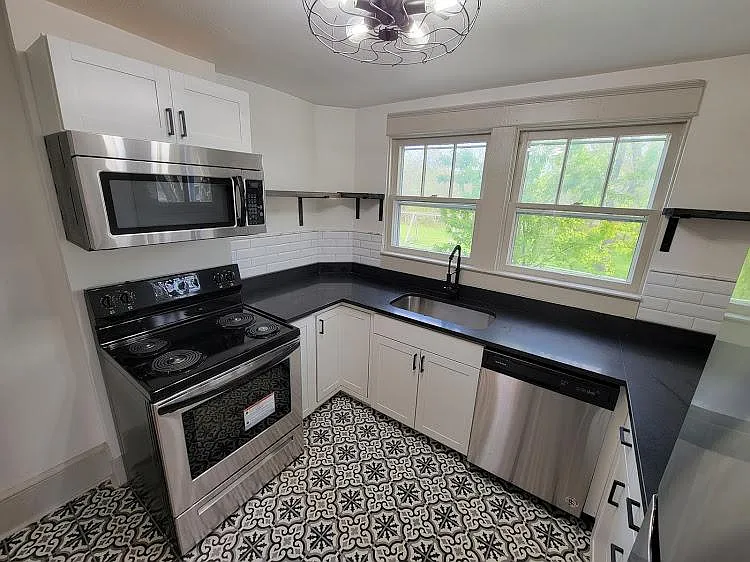 316 Fairview Ave — Photo 2