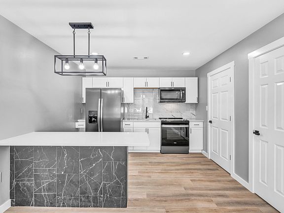 3rd image of 129 Dan St #1