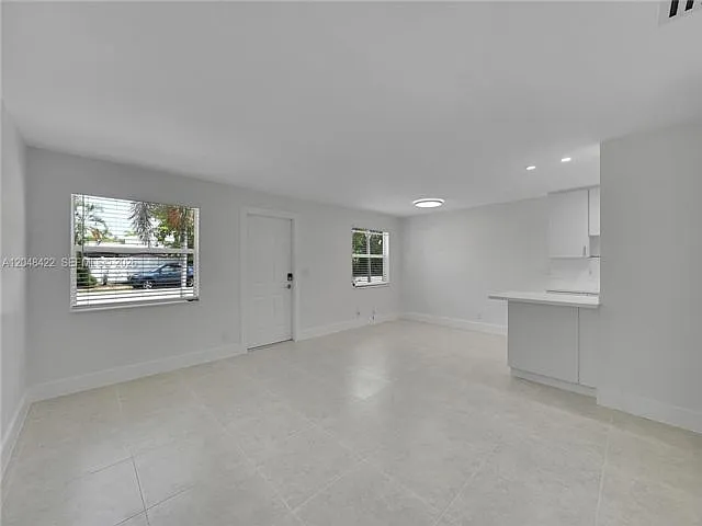 808 SW 12th Ct — Photo 2