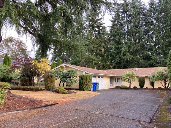 3rd image of 1012 179th Pl NE