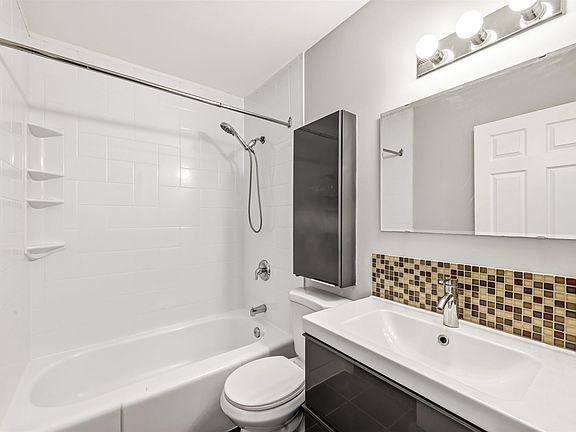 4th image of 655 Abbottsfield Rd NW