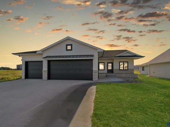 440 Bunyan Dr Dr, Harrisburg, SD 57032