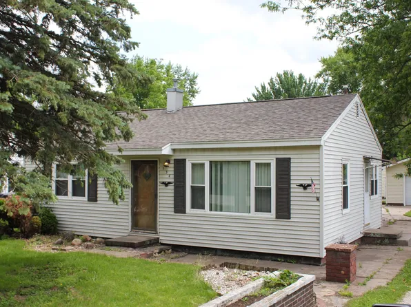 134 Toneff Dr, Elk Run Heights, IA 50707