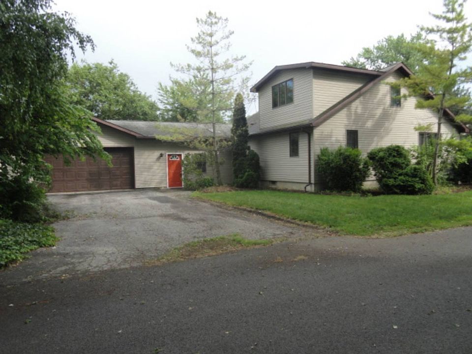 1st image of 114 E Iroquois Trl