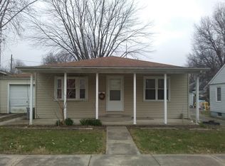 221 E Bennett St, Salem, IL 62881