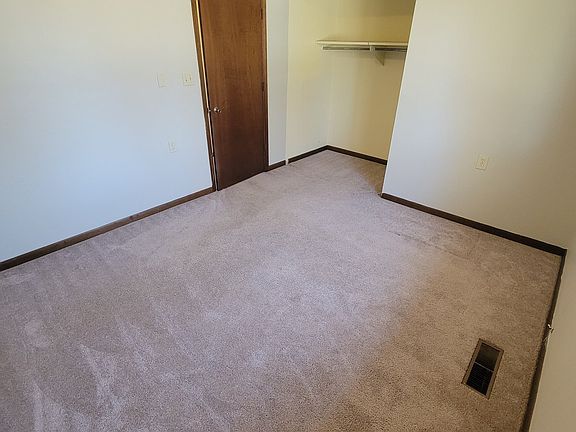 5th image of 102 8th Ave NW #1A