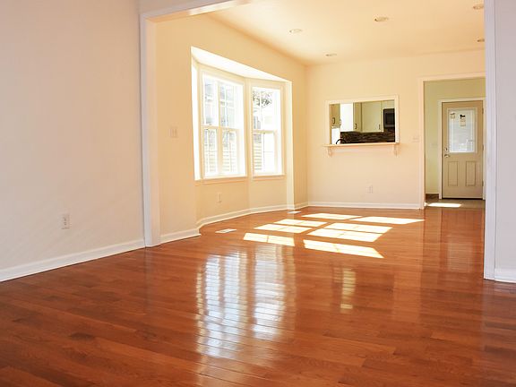 3rd image of 4426 Fairmount St
