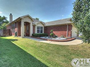 810 Chrissy Creek Ln, Euless, TX 76040