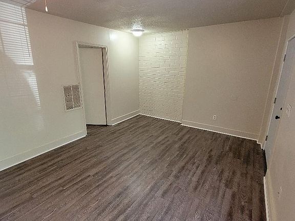 4th image of 238 Vista Cir #A