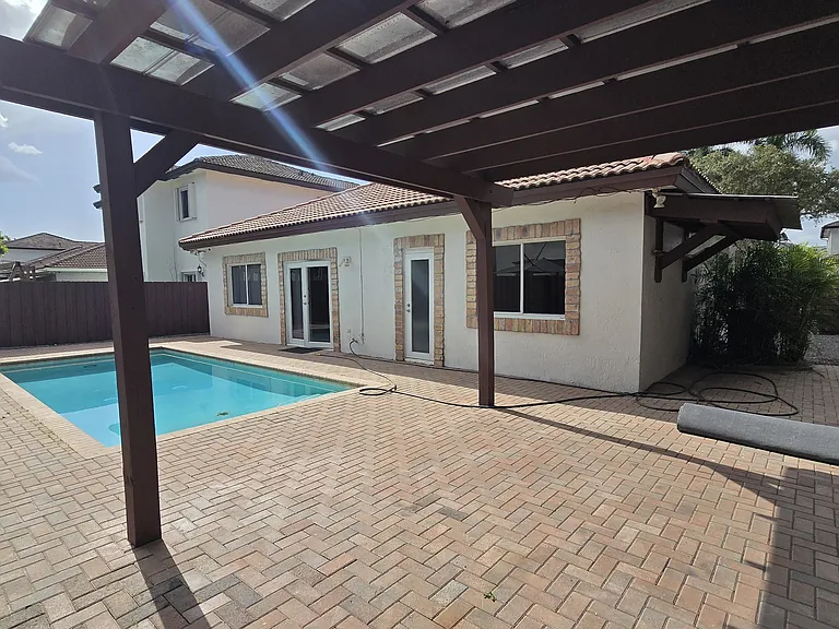 15826 SW 138th Ter — Photo 30