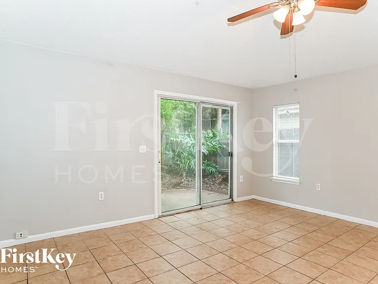 2137 Featherwood Dr W — Photo 17