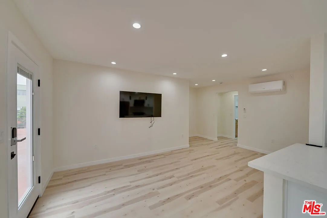 1 bed, 750 sqft, $3,450 — Photo 3