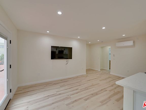3rd image of 928 N San Vicente Blvd APT 107