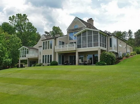 160 Island Green Dr Unit 8, Penhook, VA 24137