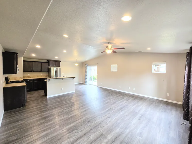 4946 Holly St — Photo 4