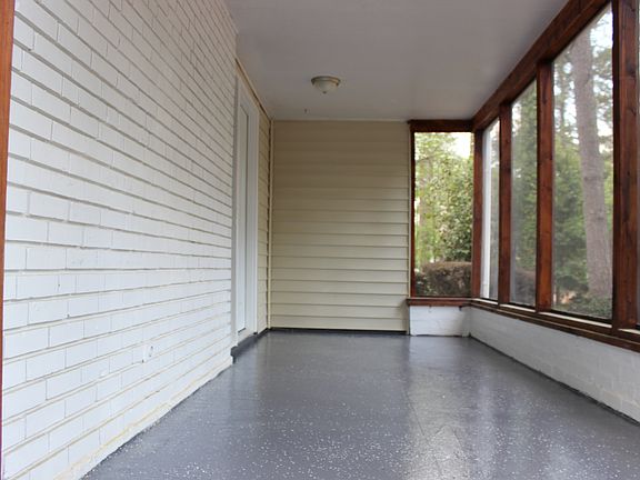 4th image of 1273 Hahn Ave NE